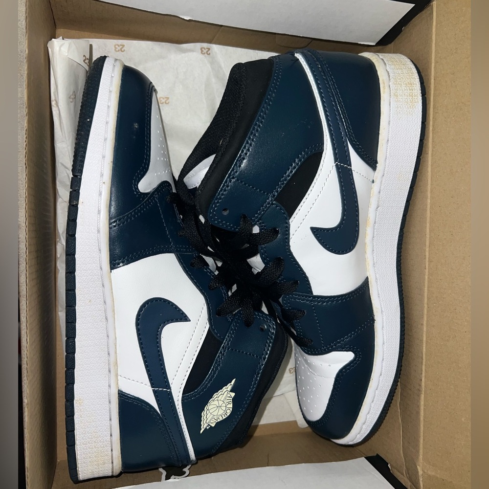 Air Jordan 1 Mid sneakers
